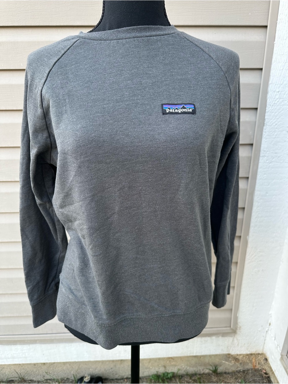 Patagonia Men's Charcoal Gray Crewneck Sweatshirt with Logo Patch